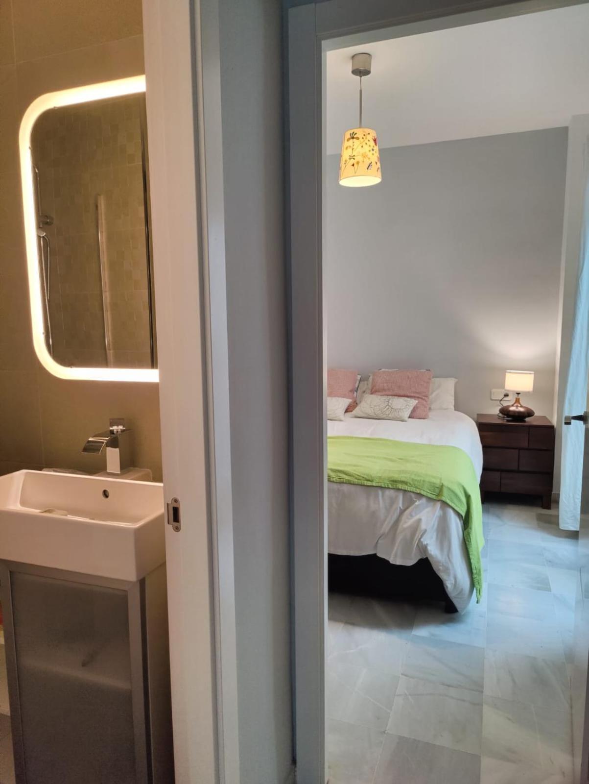 Luminoso Apartamento Exterior Con Balcon Y Patio En Centro Historico Feria-Alameda セビリア エクステリア 写真